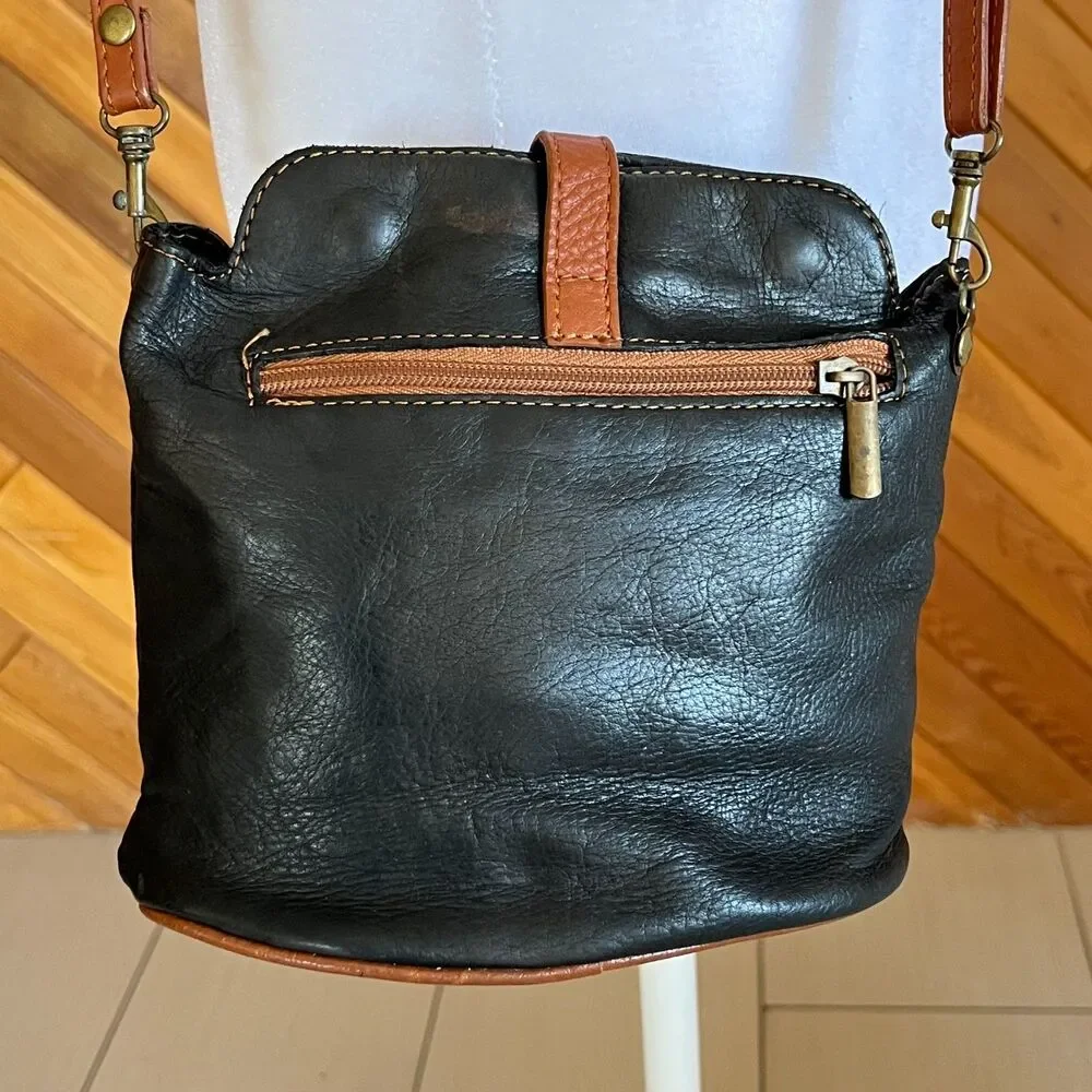 Vintage Black and Tan Soft Leather Bucket Crossbody Bag
